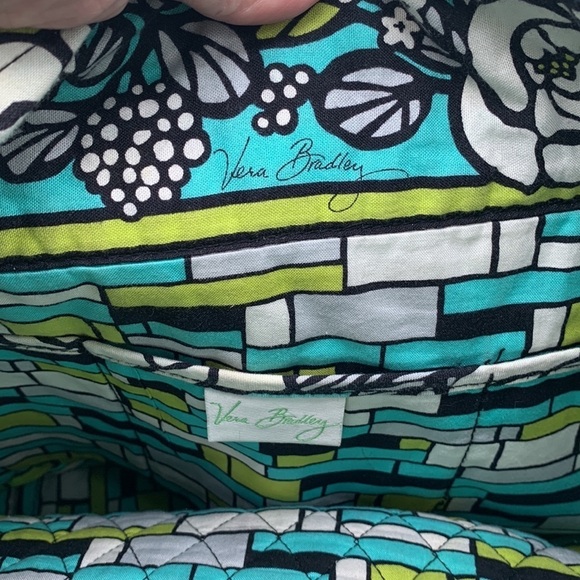 Vera Bradley large shoulder bag/ tote. Great for weekend or beach. - Picture 4 of 7